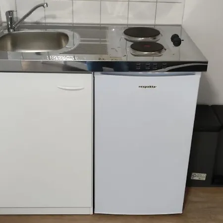 Apartment Hallo!-apartment 3: Central Monteur Lodging With Kitchen And Free Wi-fi *