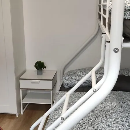 Apartment Hallo!-apartment 3: Central Monteur Lodging With Kitchen And Free Wi-fi